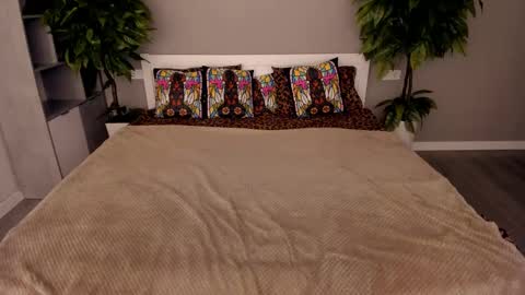 Paige online show from 12.04.25