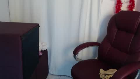 Snapshot of paiper_halliwey chatting on 02.15.26 paiper online show from 02.15.26