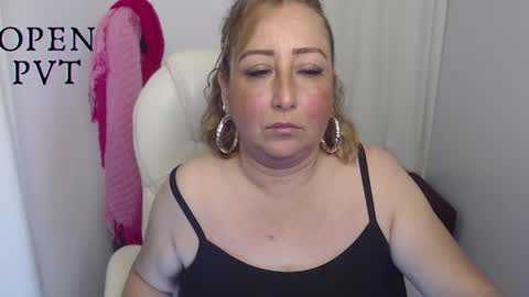Snapshot of paiperhalliwey chatting on 02.02.25 paiperhalliwey online show from 02.02.25