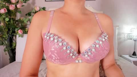 Pamela Duque  online show from 02.02.25
