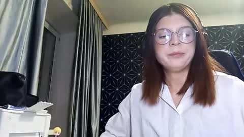 Snapshot of pamelamcmeen chatting on 10.11.25 Pamela online show from 10.11.25