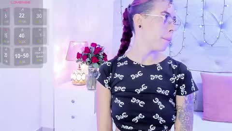 Snapshot of pamelamiler_ chatting on 09.23.25 TELL ME PAMELLA AND GIVE ME A GOOD GRADE ITS IMPORTANT online show from 09.23.25