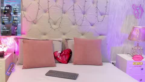 Snapshot of pamelamiler_ chatting on 10.01.25 TELL ME PAMELLA AND GIVE ME A GOOD GRADE ITS IMPORTANT online show from 10.01.25