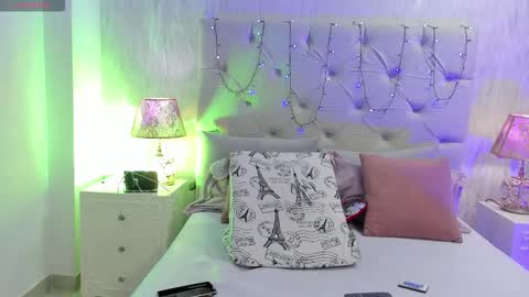 Snapshot of pamelamiler_ chatting on 10.15.25 TELL ME PAMELLA AND GIVE ME A GOOD GRADE ITS IMPORTANT online show from 10.15.25