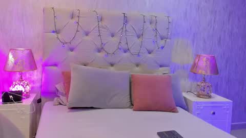 Snapshot of pamelamiler_ chatting on 10.29.25 TELL ME PAMELLA AND GIVE ME A GOOD GRADE ITS IMPORTANT online show from 10.29.25