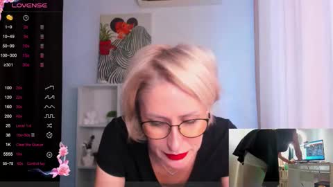 Snapshot of pamellamurphy chatting on 10.17.25 pamellamurphy online show from 10.17.25