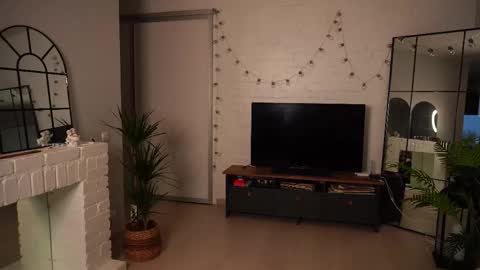 Kristina Kriss online show from 11.18.25