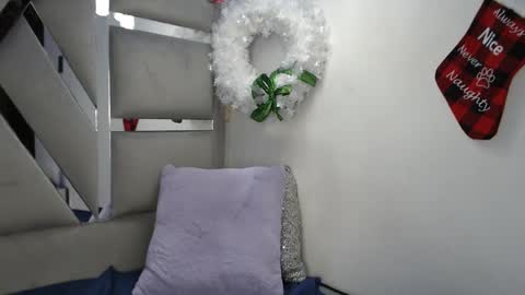 Paola Lyon online show from 01.06.25