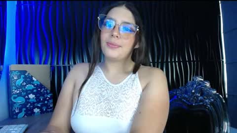 Paola Lyon online show from 02.05.25