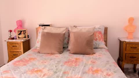 Paola   online show from 01.02.25