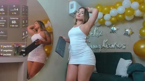 paolarey_ online show from 02.05.25