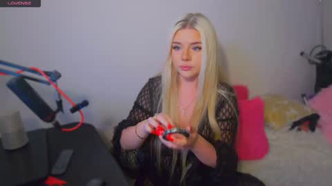 Victoria online show from 09.22.25