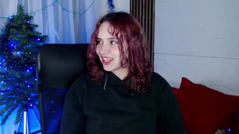 Lizz  online Monday to Saturday from 9pm to 5am Colombia time online show from 12.21.24