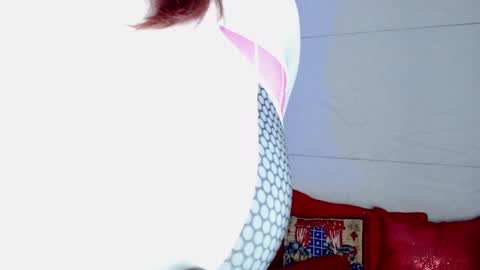 Lizz  online Monday to Saturday from 9pm to 5am Colombia time online show from 12.24.24