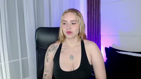 Lizz  online Monday to Saturday from 9pm to 5am Colombia time online show from 01.11.25