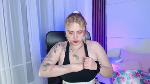 Lizz  online Monday to Saturday from 9pm to 5am Colombia time online show from 01.21.25