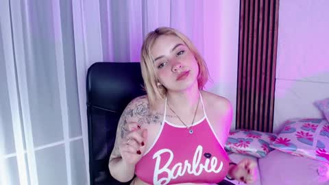 Lizz  online Monday to Saturday from 9pm to 5am Colombia time online show from 02.01.25