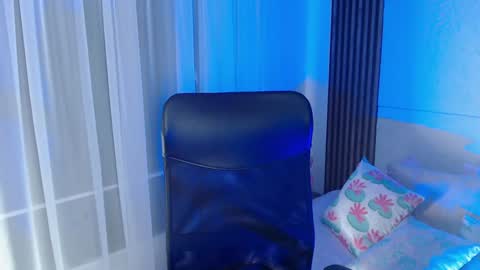 Lizz  online Monday to Saturday from 9pm to 5am Colombia time online show from 02.06.25