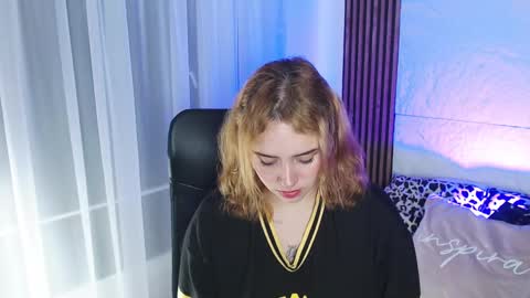 Lizz  online Monday to Saturday from 9pm to 5am Colombia time online show from 02.12.25
