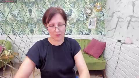 Snapshot of paris_cherry chatting on 01.07.25 Paris online show from 01.07.25