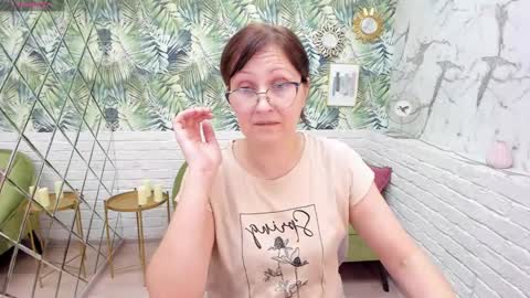 Snapshot of paris_cherry chatting on 01.19.25 Paris online show from 01.19.25