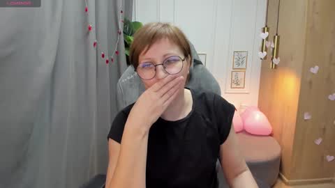 Snapshot of paris_cherry chatting on 02.18.25 Paris online show from 02.18.25