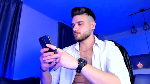 Snapshot of paris_lock chatting on 12.28.24 Paris online show from 12.28.24