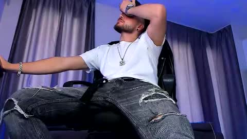 Paris online show from 10.05.25