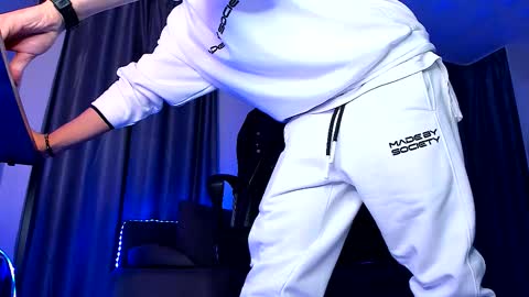 Paris online show from 12.05.25