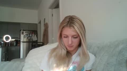 parisbaby2000 online show from 10.06.25