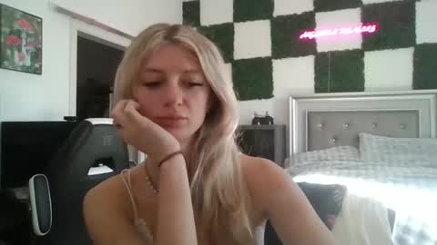 parisbaby2000 online show from 03.10.26