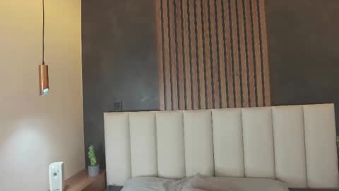 PARIS online show from 02.21.25