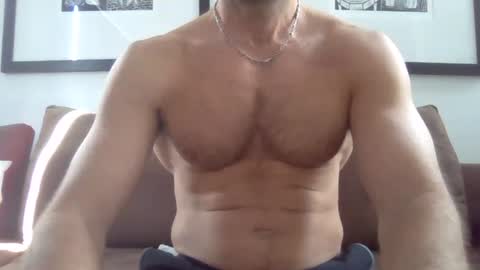 Porn Actor 21cm Hetero online show from 01.04.25