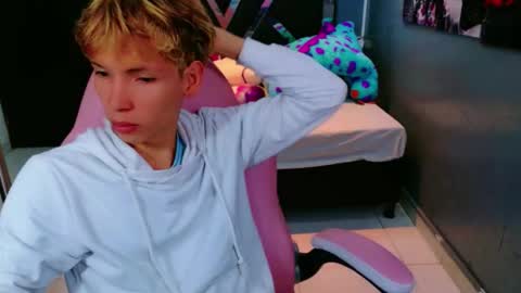 Snapshot of park_jimin1 chatting on 09.20.25 park_jimin1 online show from 09.20.25