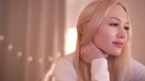 Snapshot of party_4_u chatting on 11.24.25 Sofi online show from 11.24.25