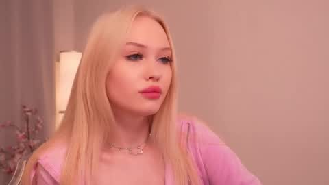 Snapshot of party_4_u chatting on 11.27.25 Sofi online show from 11.27.25