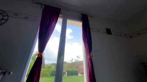 Snapshot of pascalou02 chatting on 10.05.25 pascalou02 online show from 10.05.25