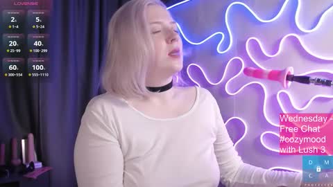 Snapshot of passion_luna chatting on 10.08.25 LunaAlan online show from 10.08.25