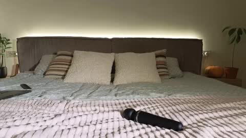 Anna online show from 10.15.25