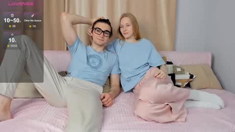 Snapshot of passionbond chatting on 10.11.25 We Katrin and Moris online show from 10.11.25