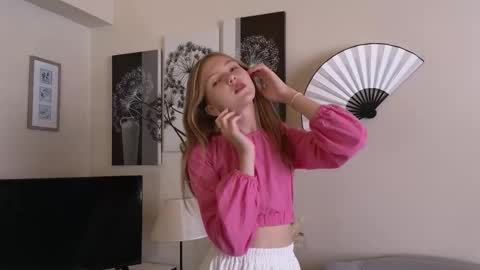 Snapshot of patricia_perry chatting on 09.13.25 Vicki online show from 09.13.25