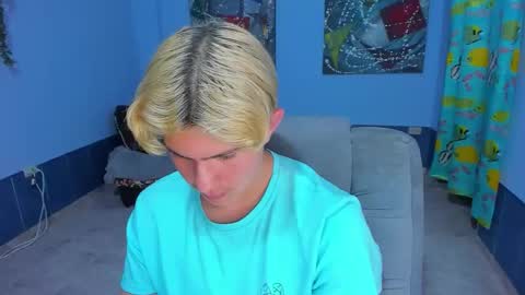 Snapshot of patrik027 chatting on 11.12.25 .... online show from 11.12.25