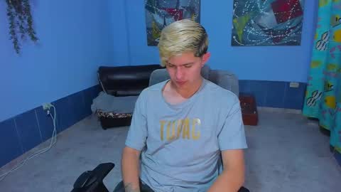 Snapshot of patrik027 chatting on 11.19.25 .... online show from 11.19.25