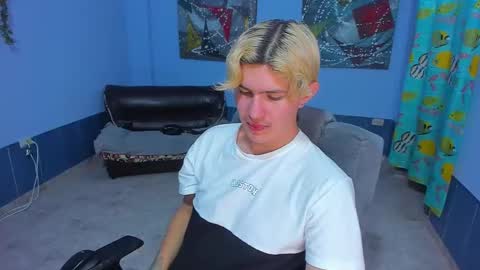 Snapshot of patrik027 chatting on 11.21.25 .... online show from 11.21.25