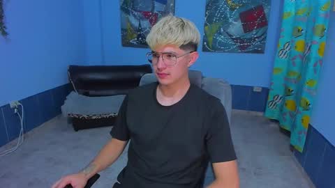 Snapshot of patrik027 chatting on 11.23.25 .... online show from 11.23.25