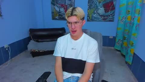 Snapshot of patrik027 chatting on 11.25.25 .... online show from 11.25.25