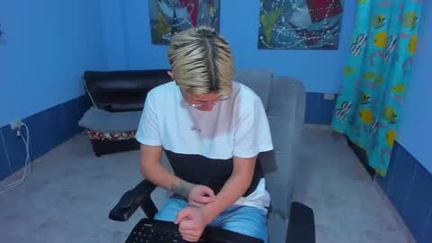 Snapshot of patrik027 chatting on 11.26.25 .... online show from 11.26.25