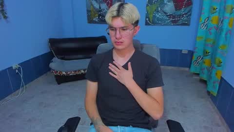 Snapshot of patrik027 chatting on 11.28.25 .... online show from 11.28.25