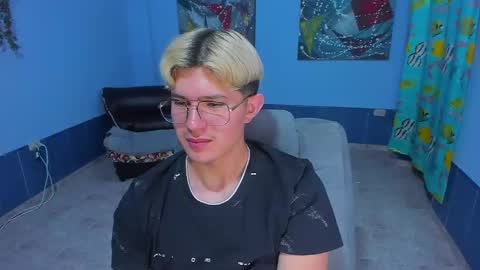 Snapshot of patrik027 chatting on 11.29.25 .... online show from 11.29.25