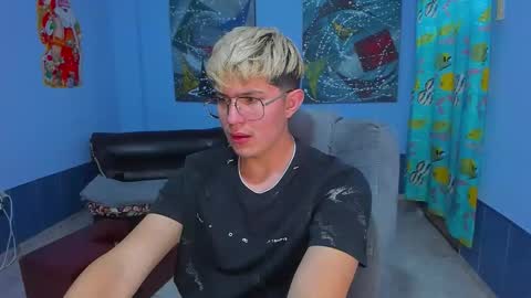 Snapshot of patrik027 chatting on 11.30.25 .... online show from 11.30.25